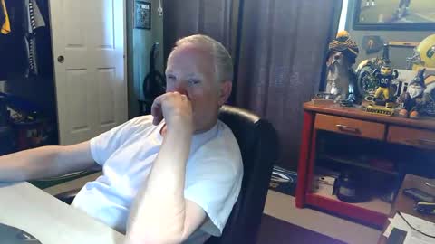 Snapshot of midwestdad09 chatting on 05/19/26, 07:09 midwestdad09 online show from 05/19/26, 07:09
