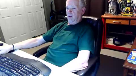 Snapshot of midwestdad09 chatting on 05/24/26, 08:41 midwestdad09 online show from 05/24/26, 08:41