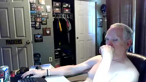 Snapshot of midwestdad09 chatting on 05/26/26, 05:31 midwestdad09 online show from 05/26/26, 05:31