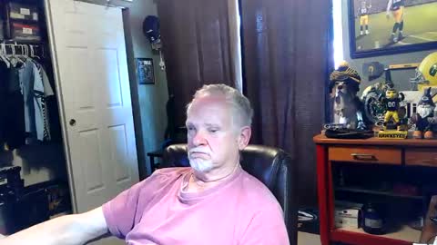 Snapshot of midwestdad09 chatting on 05/30/26, 10:29 midwestdad09 online show from 05/30/26, 10:29