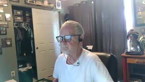 Snapshot of midwestdad09 chatting on 05/31/26, 06:53 midwestdad09 online show from 05/31/26, 06:53