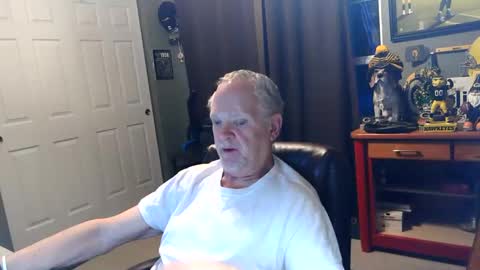 Snapshot of midwestdad09 chatting on 06/01/26, 09:55 midwestdad09 online show from 06/01/26, 09:55