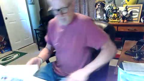 Snapshot of midwestdad09 chatting on 06/02/26, 06:43 midwestdad09 online show from 06/02/26, 06:43