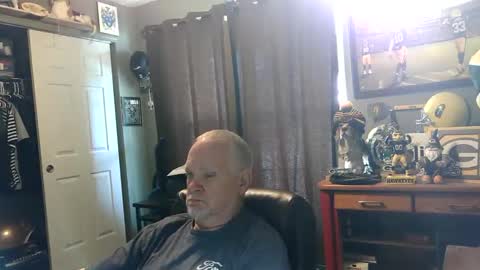 Snapshot of midwestdad09 chatting on 06/03/26, 07:19 midwestdad09 online show from 06/03/26, 07:19