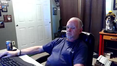 Snapshot of midwestdad09 chatting on 06/06/26, 12:27 midwestdad09 online show from 06/06/26, 12:27