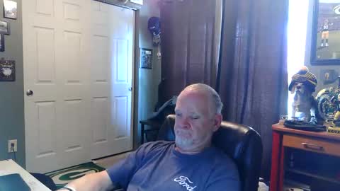 Snapshot of midwestdad09 chatting on 06/06/26, 06:23 midwestdad09 online show from 06/06/26, 06:23