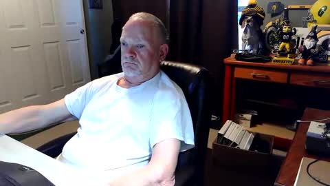 Snapshot of midwestdad09 chatting on 06/07/26, 10:52 midwestdad09 online show from 06/07/26, 10:52