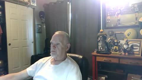 Snapshot of midwestdad09 chatting on 06/08/26, 09:59 midwestdad09 online show from 06/08/26, 09:59