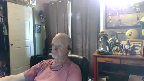Snapshot of midwestdad09 chatting on 06/09/26, 06:41 midwestdad09 online show from 06/09/26, 06:41