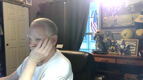 Snapshot of midwestdad09 chatting on 06/11/26, 12:32 midwestdad09 online show from 06/11/26, 12:32