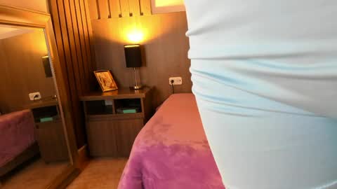 Snapshot of miel_gomez chatting on 05/31/26, 12:01 miel_gomez online show from 05/31/26, 12:01