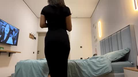 Mia online show from 11/24/25, 03:23