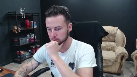 Snapshot of mihasikd chatting on 10/13/25, 06:35 Misha Winchester online show from 10/13/25, 06:35