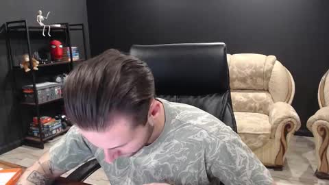 Snapshot of mihasikd chatting on 11/19/25, 10:04 Misha Winchester online show from 11/19/25, 10:04