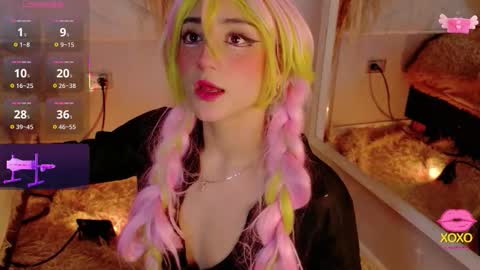 Snapshot of miia__baker chatting on 12/04/25, 12:25 online show from 12/04/25, 12:25