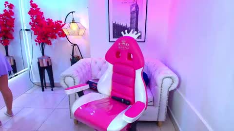 Miia online show from 11/08/25, 07:34