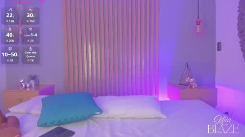 Mia online show from 04/23/26, 01:46