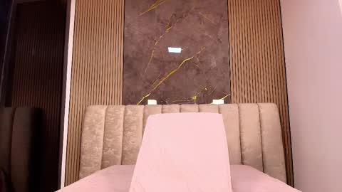 miia scoott  online show from 12/02/25, 12:10