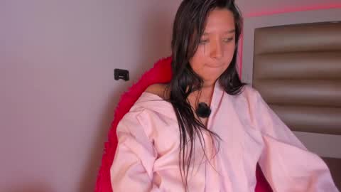 Mia online show from 04/09/26, 06:19