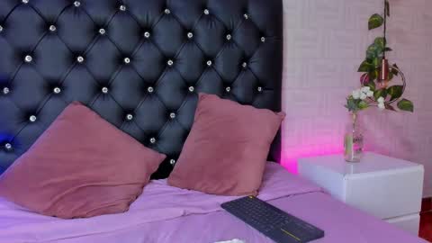 Snapshot of miia_taylor_1_ chatting on 03/06/25, 03:13 Mia online show from 03/06/25, 03:13