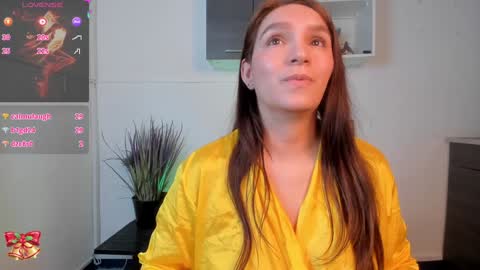 Miia 3 online show from 12/04/24, 02:37