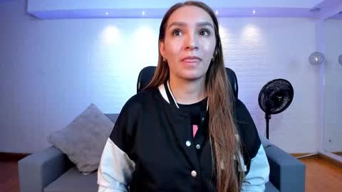 Miia 3 online show from 09/10/25, 12:16