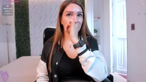 Miia 3 online show from 11/20/25, 12:38