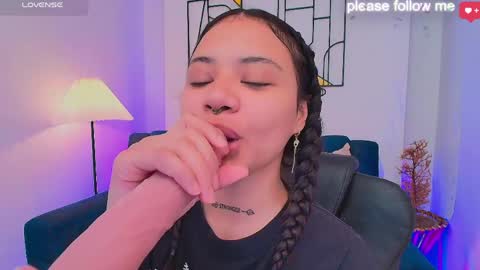 Snapshot of miiaa7_ chatting on 05/07/26, 01:38 Ma is my name I invite you to check out my wish list for my birthday online show from 05/07/26, 01:38
