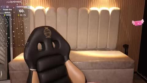 miiaa_evans1 online show from 11/28/25, 07:38