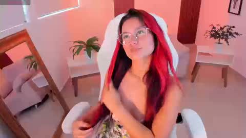 Mia  online show from 09/09/25, 01:43