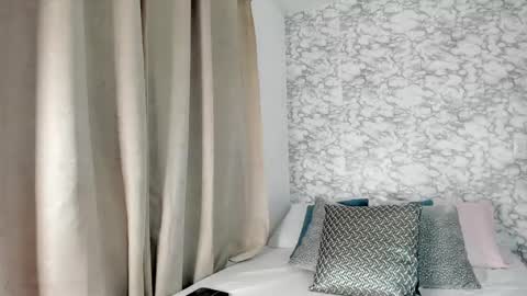 miiaa_monroe online show from 11/23/25, 10:26