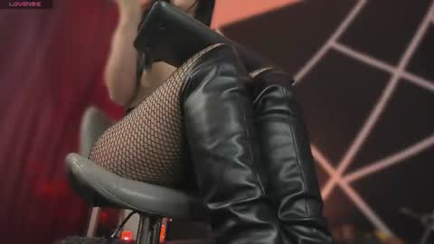 Snapshot of miiaa_stone chatting on 06/14/26, 02:24 miiaa stone online show from 06/14/26, 02:24