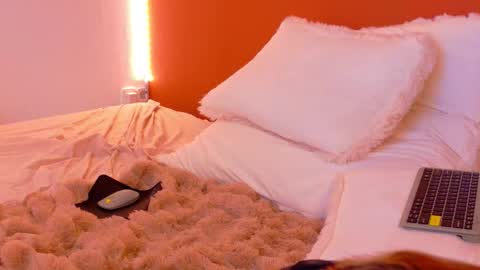 Amira online show from 11/19/25, 06:13