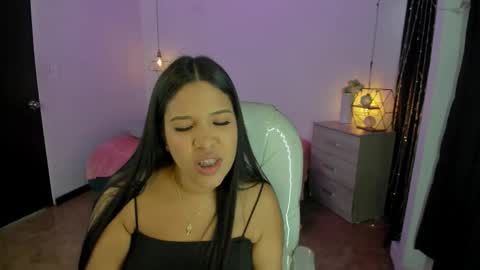 Snapshot of miiss_greyy chatting on 10/08/25, 11:52 miiss_greyy online show from 10/08/25, 11:52