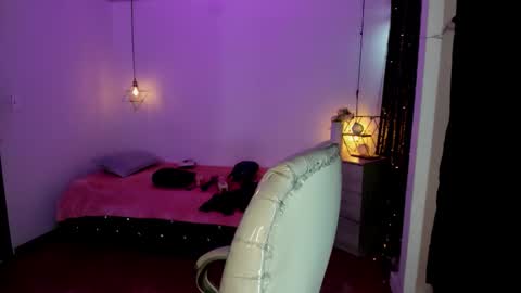 Snapshot of miiss_greyy chatting on 10/10/25, 12:04 miiss_greyy online show from 10/10/25, 12:04