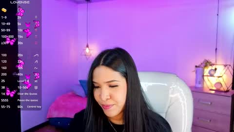Snapshot of miiss_greyy chatting on 10/18/25, 12:17 miiss_greyy online show from 10/18/25, 12:17