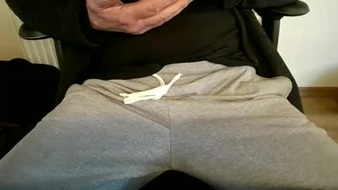 mik online show from 11/12/25, 09:53