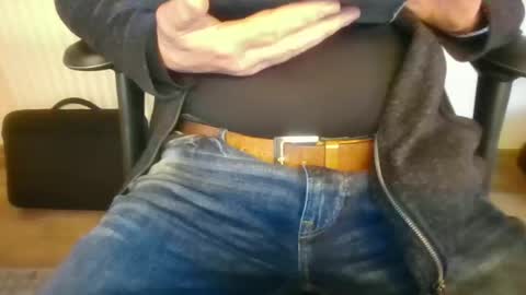 mik online show from 11/13/25, 12:15