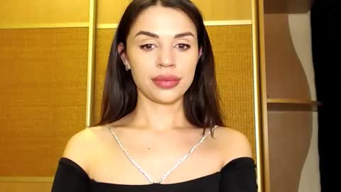 Mika online show from 02/05/25, 01:22