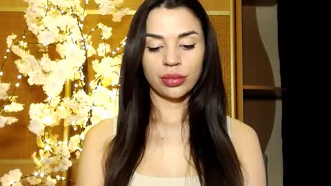 Mika online show from 02/10/25, 12:18