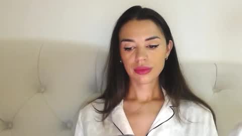 Mika online show from 09/11/25, 09:31