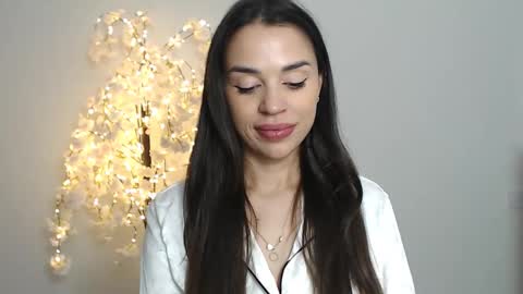 Mika online show from 09/30/25, 01:49