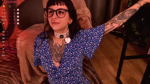 mika_moon_ online show from 12/08/24, 09:52