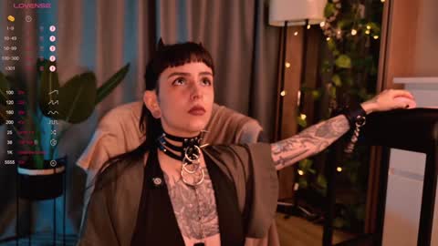 mika_moon_ online show from 12/09/24, 10:20