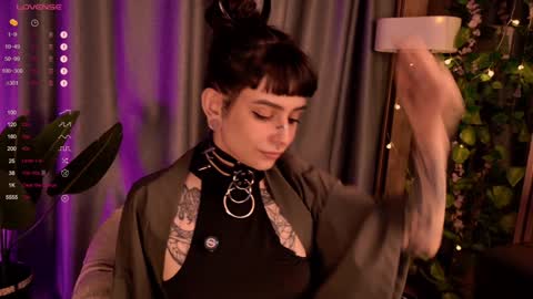 mika_moon_ online show from 12/12/24, 08:32