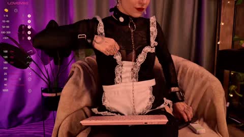 mika_moon_ online show from 12/16/24, 11:07