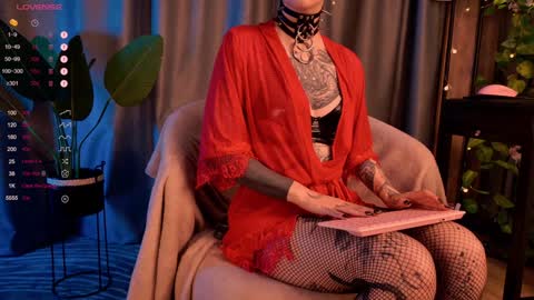 mika_moon_ online show from 12/19/24, 06:23