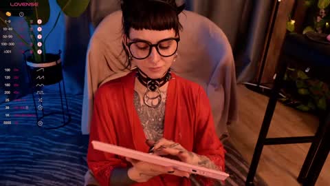 mika_moon_ online show from 12/19/24, 09:28