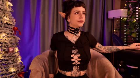 mika_moon_ online show from 12/21/24, 08:43