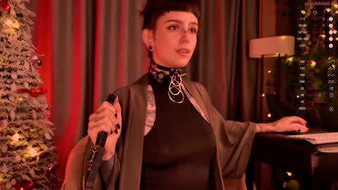 mika_moon_ online show from 12/29/24, 08:37